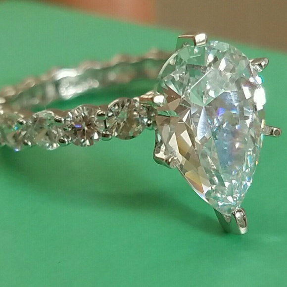 14k Solid White gold 2ct pear Engagement Ring size 8